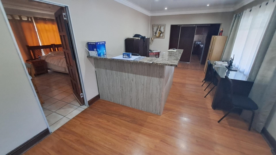5 Bedroom Property for Sale in Brandwag Free State